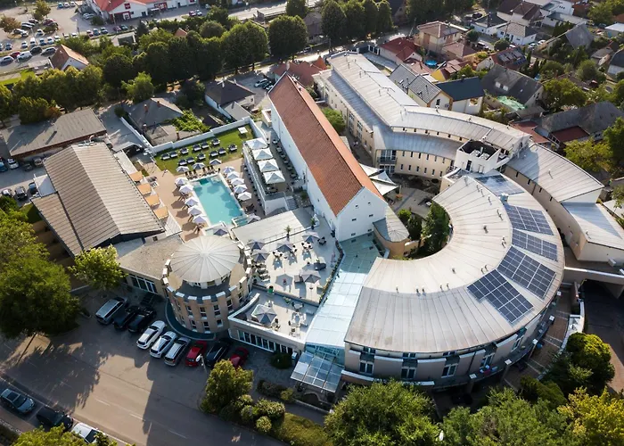 Siofok Hotels With Jacuzzi in Room