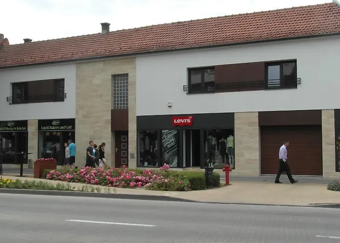 Vadrozsa Vendeghaz Hotel Siofok